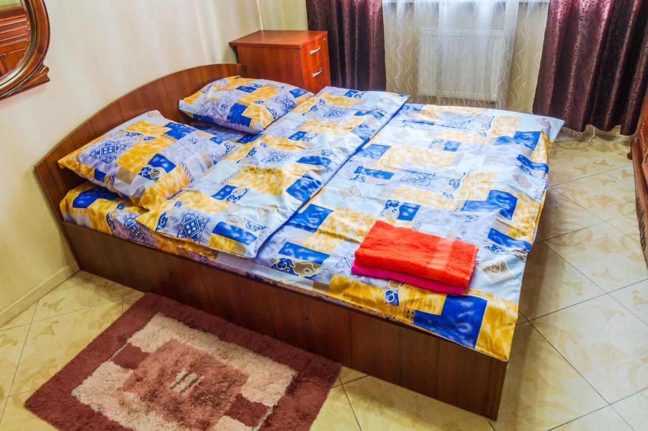 Квартиры По Улице Феодосийская, 1-А Kiev Luaran gambar